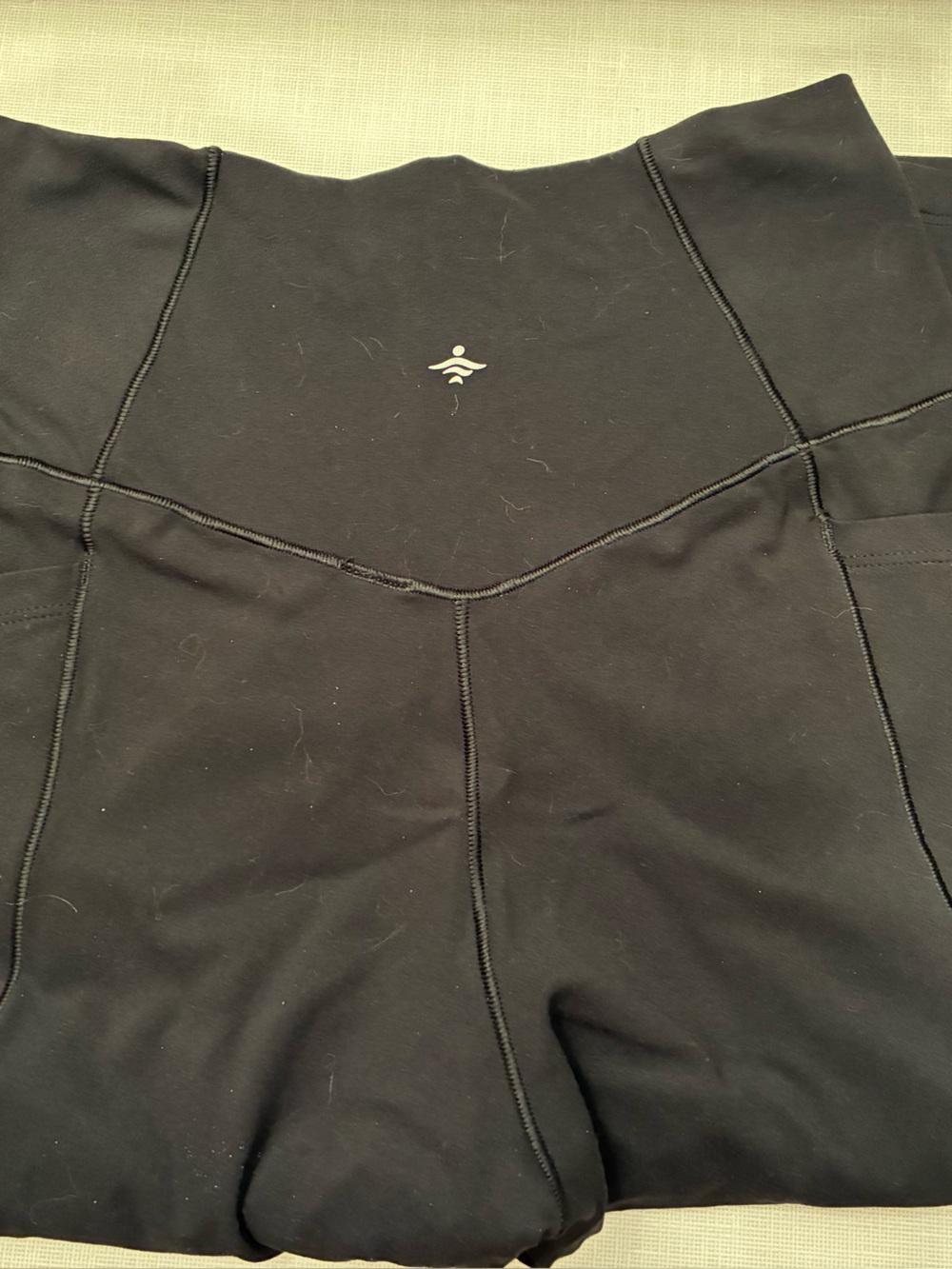 Halara SoftlyZero high waisted crossover tights ‘pedal pusher’ length.